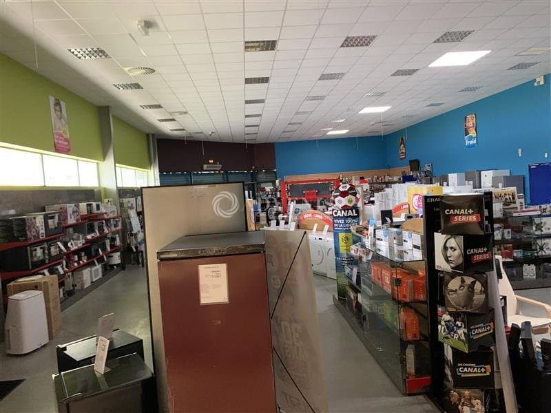 Local commercial · 750 m² · Achat des murs — photo 3