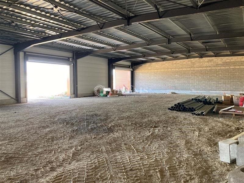 Local commercial · 720 m² · Location — photo 2