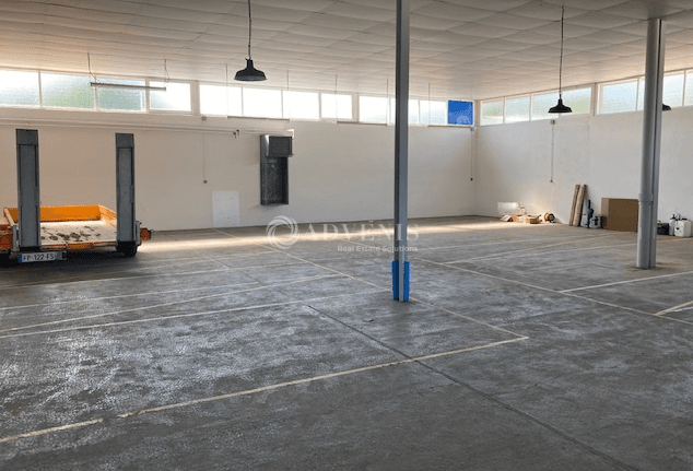 Local commercial · 300 m² · Location — photo 3