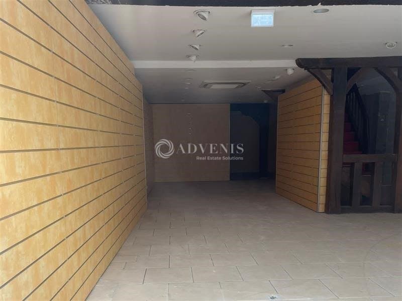 Local commercial · 300 m² · Location — photo 2