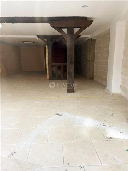 Local commercial · 300 m² · Location — photo 3