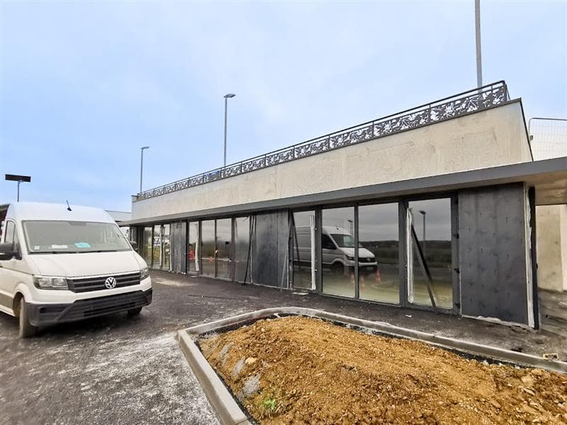 Local commercial · 300 m² · Location — photo 2