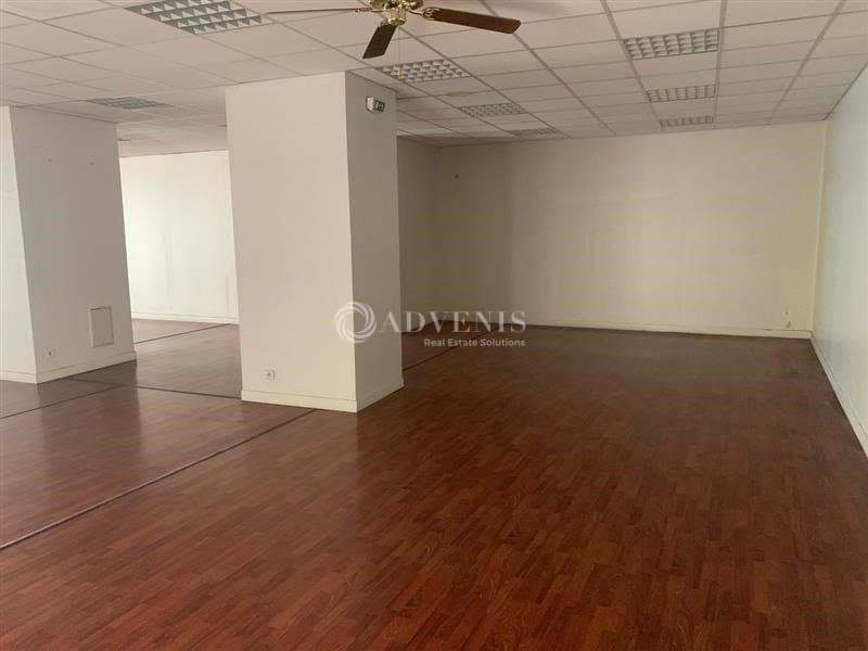 Local commercial · 124 m² · Location — photo 3