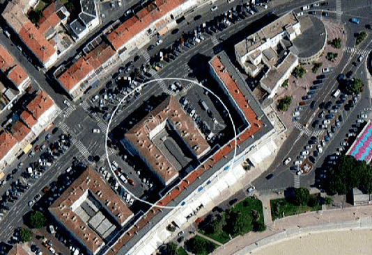 Local commercial · 718 m² · Achat des murs — photo 2