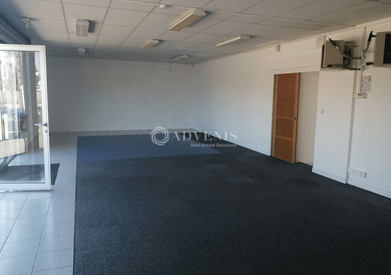 Local commercial · 63 m² · Location — photo 2
