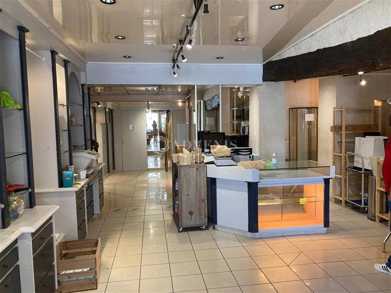 Local commercial · 100 m² · Location — photo 1