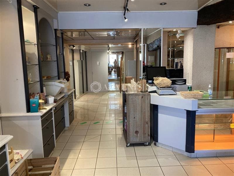 Local commercial · 100 m² · Location — photo 3