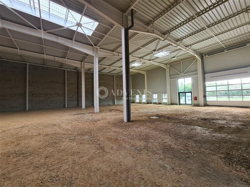 Local commercial · 773 m² · Location — photo 3