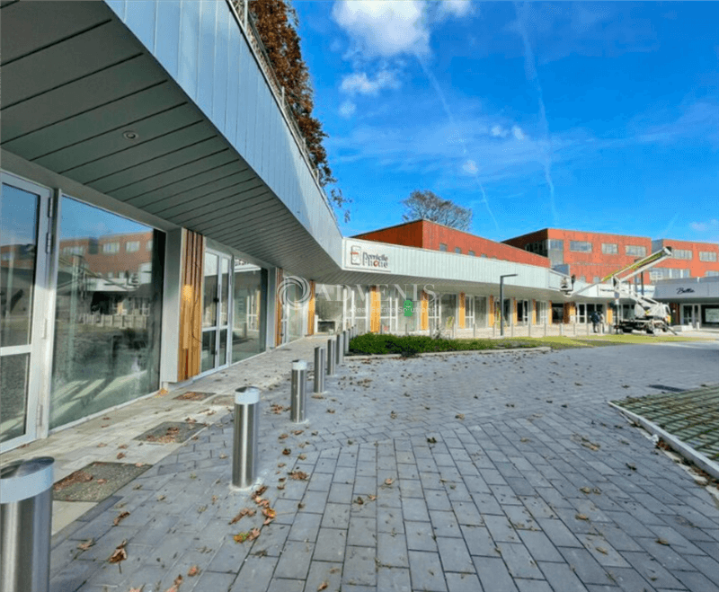 Local commercial · 726 m² · Location — photo 2
