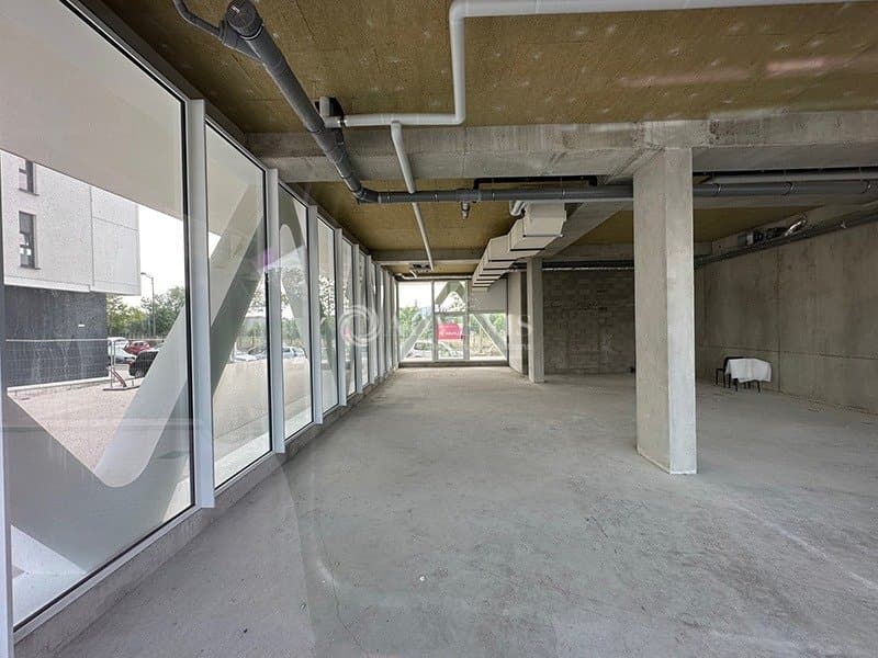 Local commercial · 418 m² · Location — photo 2