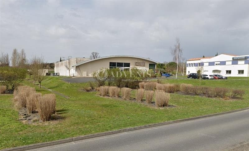 Local commercial · 590 m² · Location — photo 2