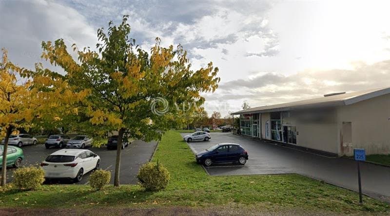 Local commercial · 590 m² · Location — photo 3