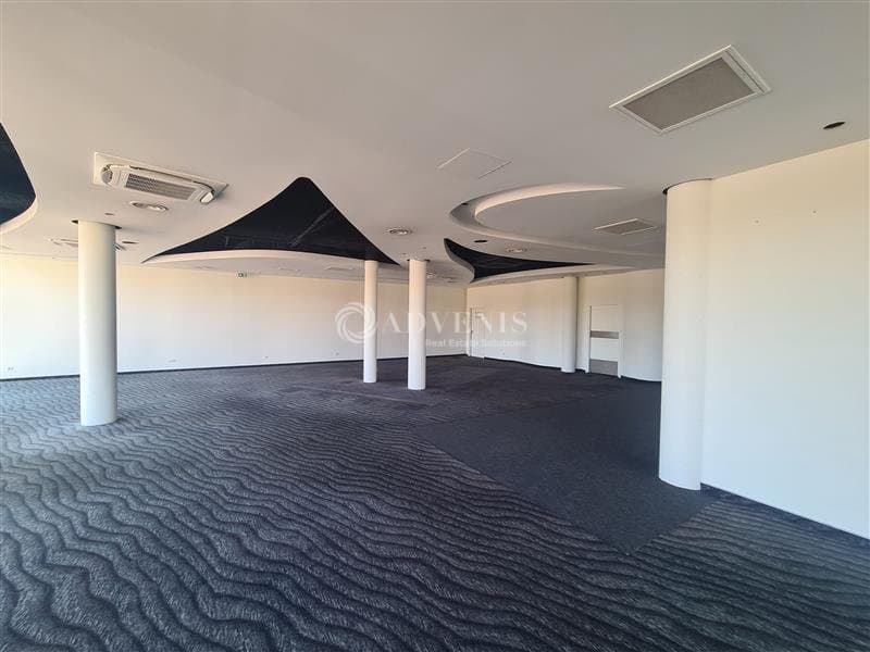 Local commercial · 434 m² · Location — photo 2