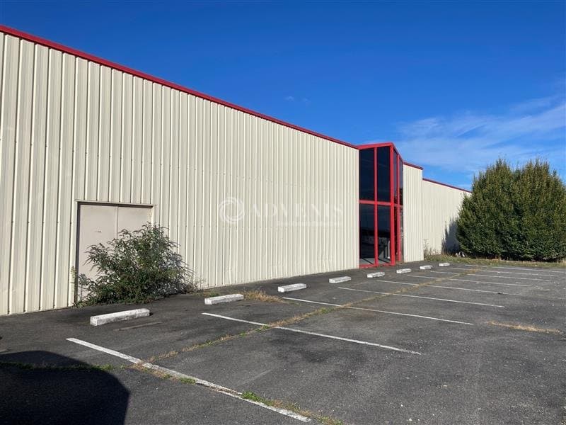 Local commercial · 1200 m² · Achat des murs — photo 2