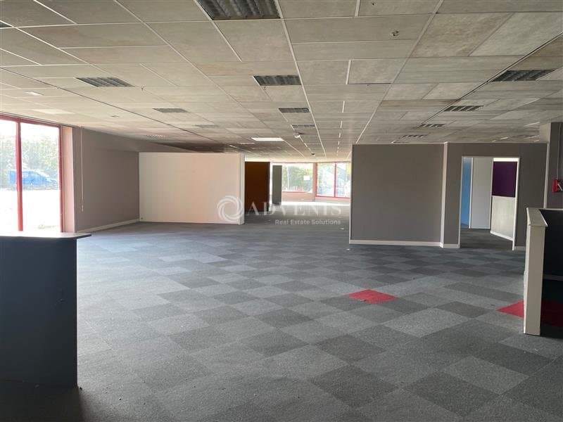 Local commercial · 1200 m² · Achat des murs — photo 3