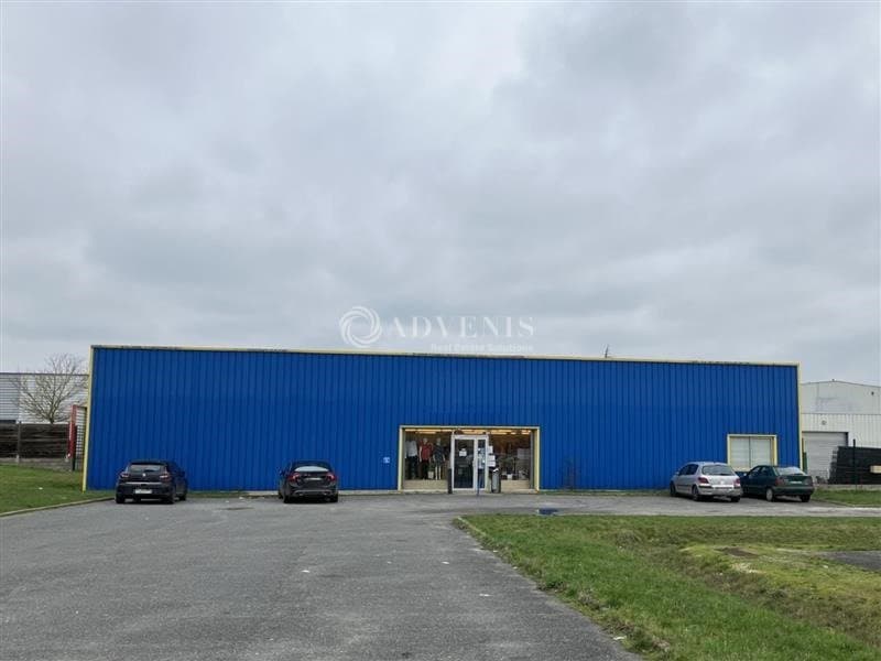 Local commercial · 1050 m² · Achat des murs — photo 1