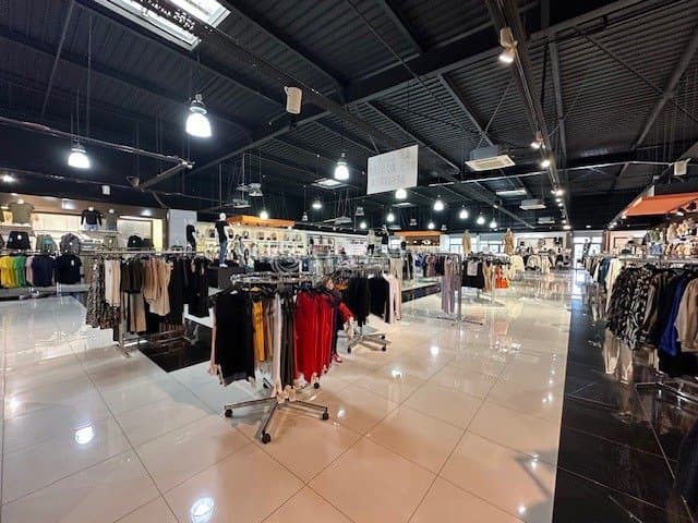 Local commercial · 1200 m² · Location — photo 1