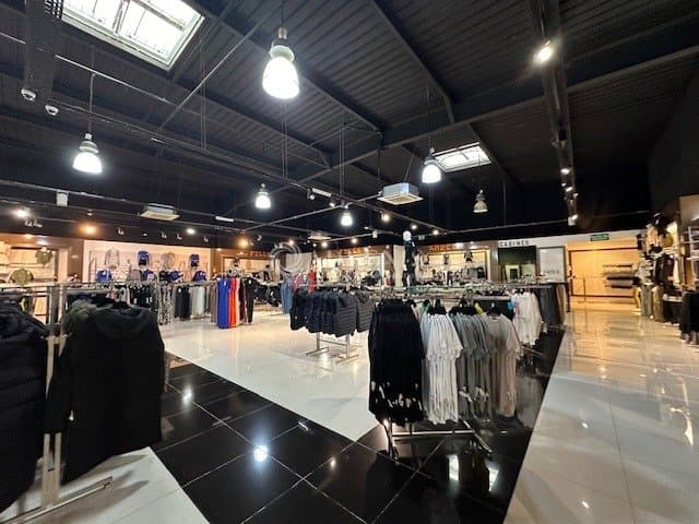Local commercial · 1200 m² · Location — photo 2