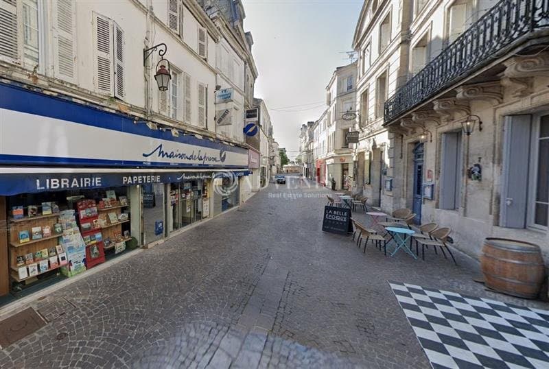 Local commercial · 300 m² · Location — photo 2