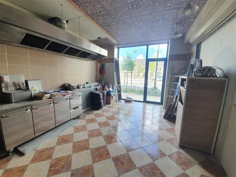Local commercial · 113 m² · Location — photo 3