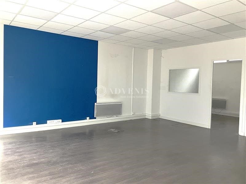 Local commercial · 54 m² · Location — photo 2