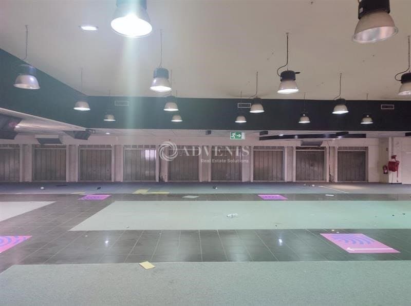 Local commercial · 985 m² · Location — photo 3