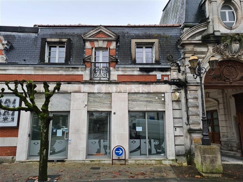 Local commercial · 110 m² · Location — photo 1
