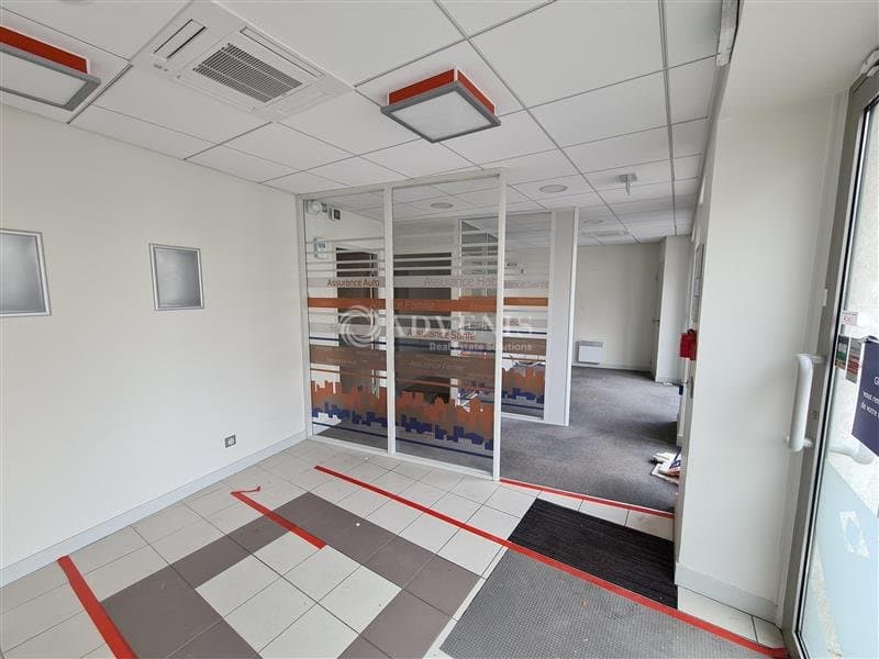 Local commercial · 110 m² · Location — photo 2