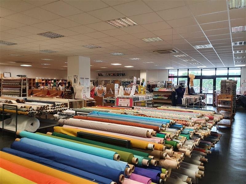 Local commercial · 298 m² · Location — photo 3