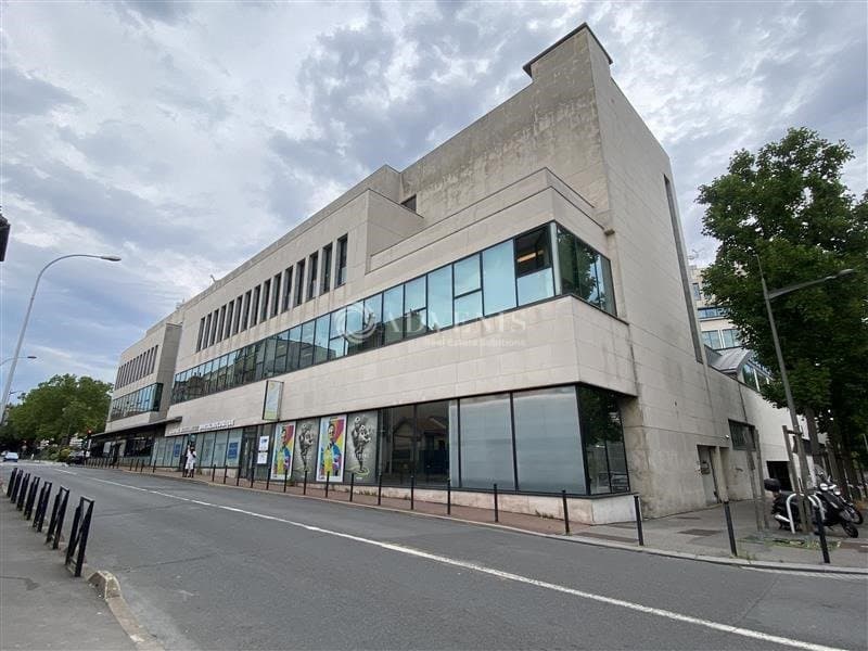 Local commercial · 144 m² · Location — photo 3