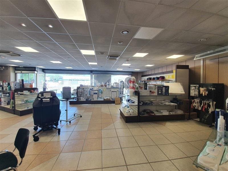 Local commercial · 600 m² · Location — photo 3