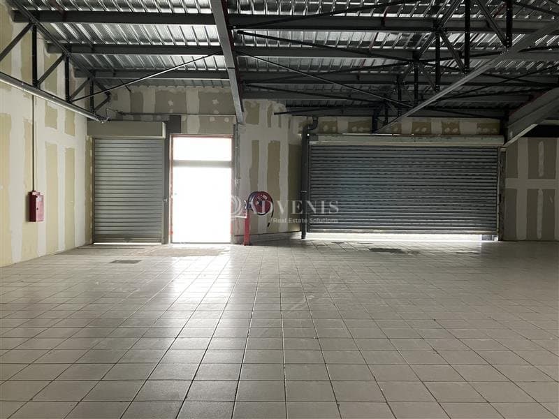 Local commercial · 2038 m² · Location — photo 1