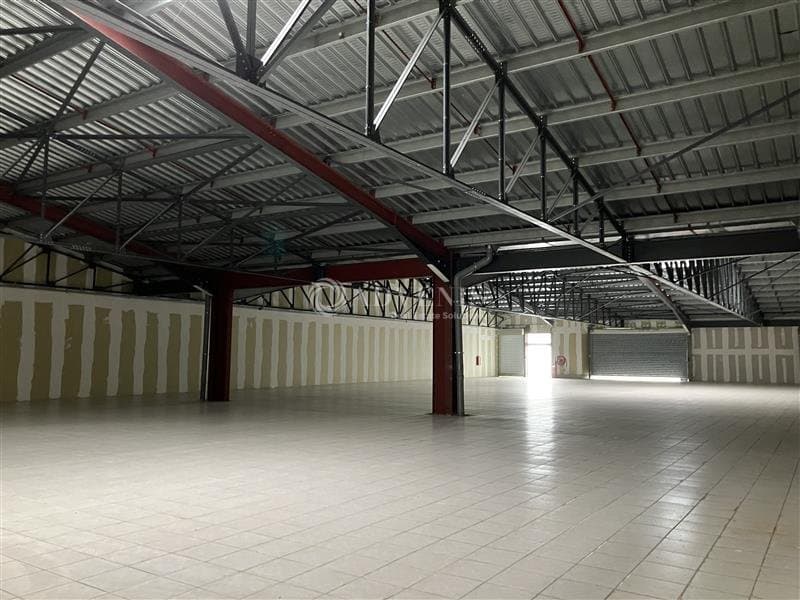 Local commercial · 2038 m² · Location — photo 2