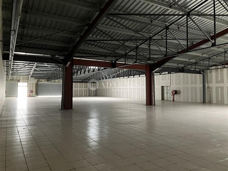 Local commercial · 2038 m² · Location — photo 3