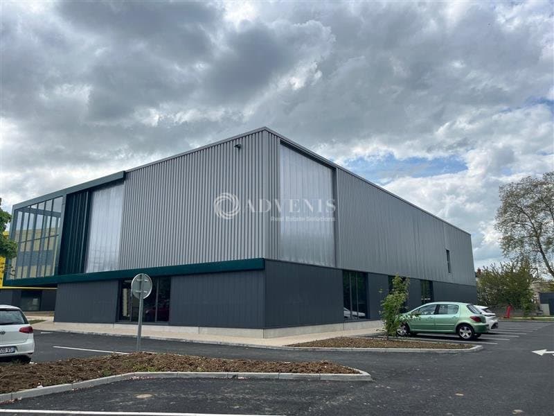 Local commercial · 980 m² · Location — photo 2