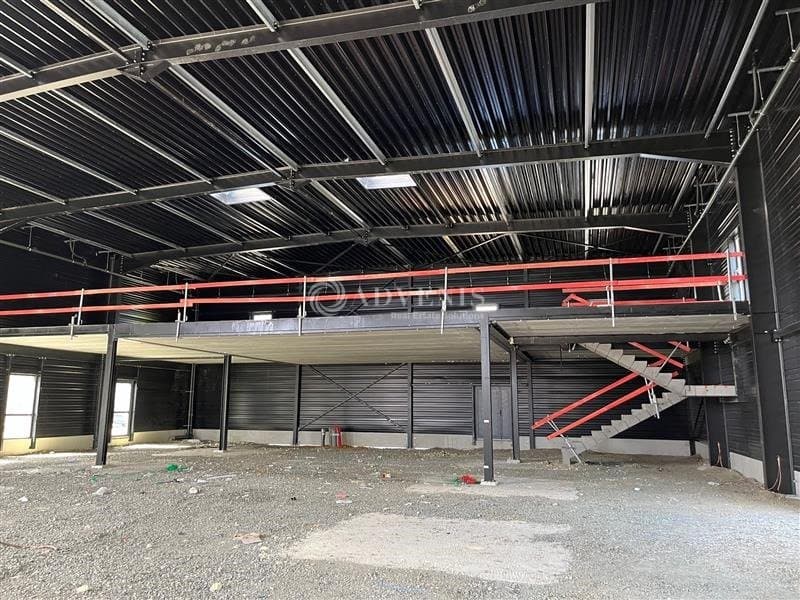 Local commercial · 980 m² · Location — photo 3