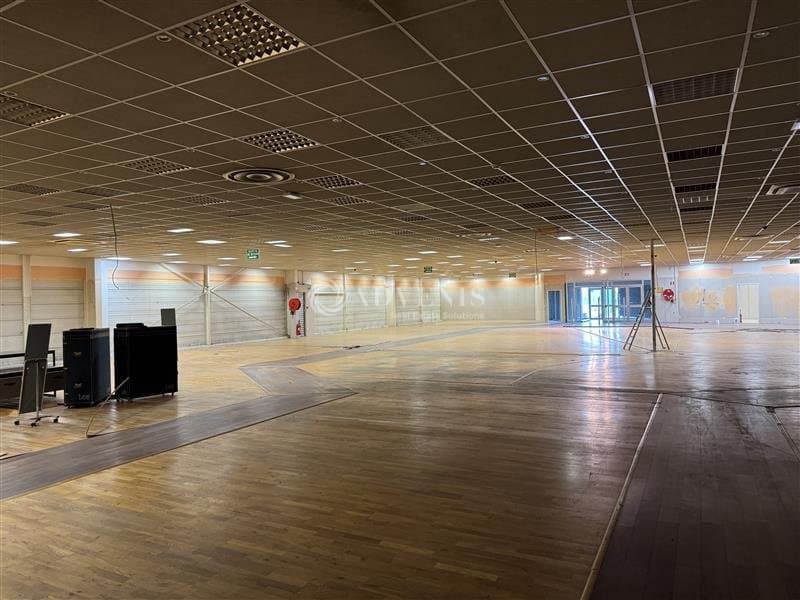 Local commercial · 1850 m² · Location — photo 3