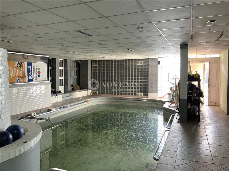 Local commercial · 1290 m² · Achat des murs — photo 2