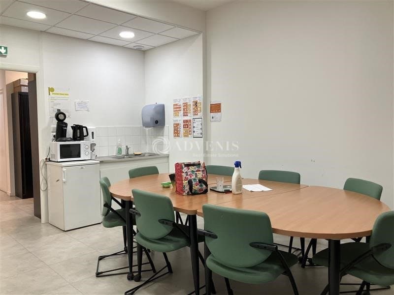 Local commercial · 198 m² · Location — photo 3