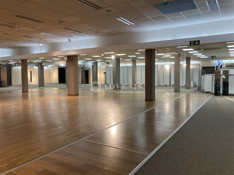 Local commercial · 2393 m² · Achat des murs — photo 3