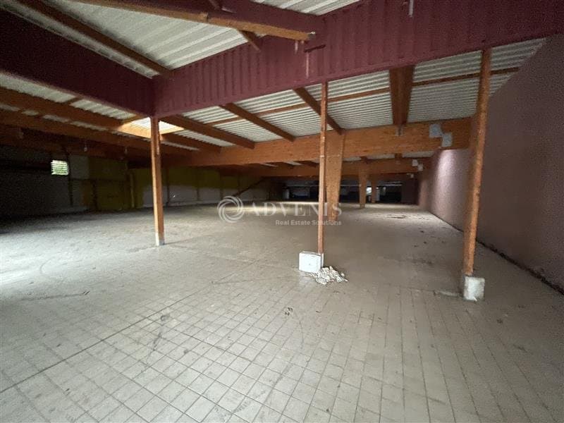Local commercial · 1015 m² · Achat des murs — photo 3