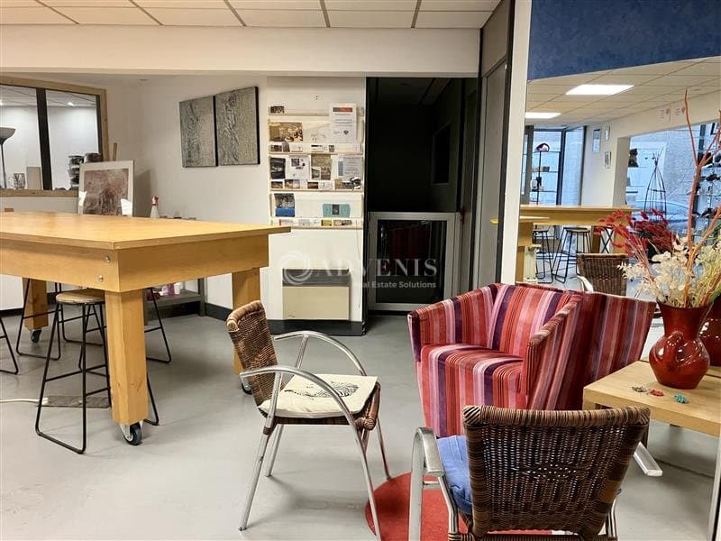 Local commercial · 176 m² · Location — photo 2