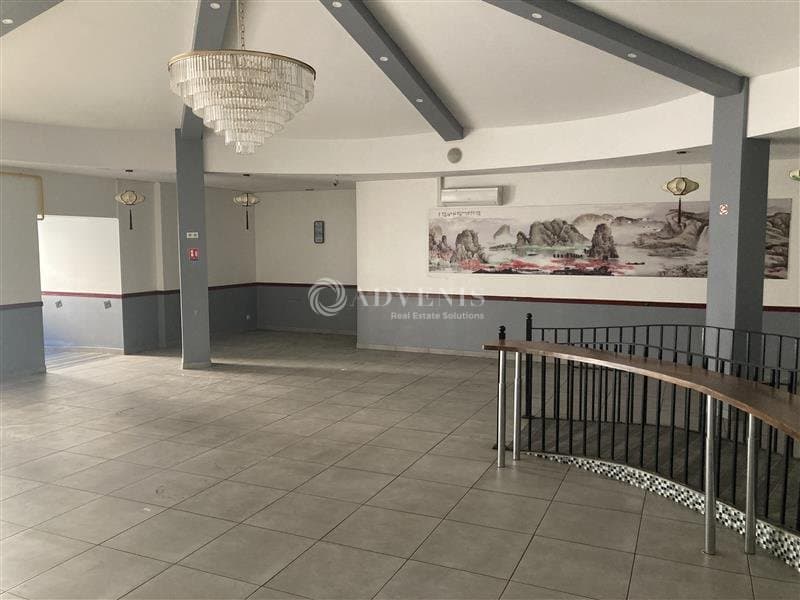 Local commercial · 568 m² · Location — photo 3