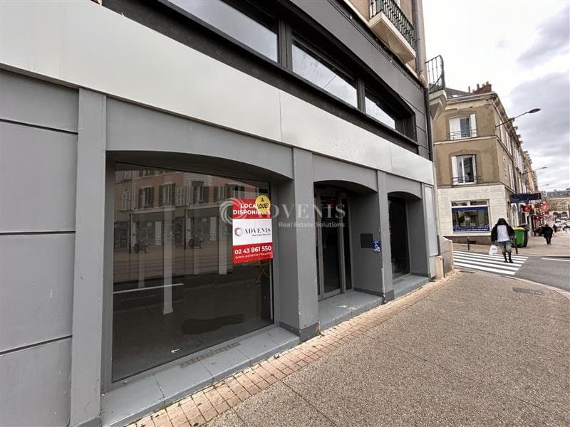 Local commercial · 161 m² · Location — photo 1