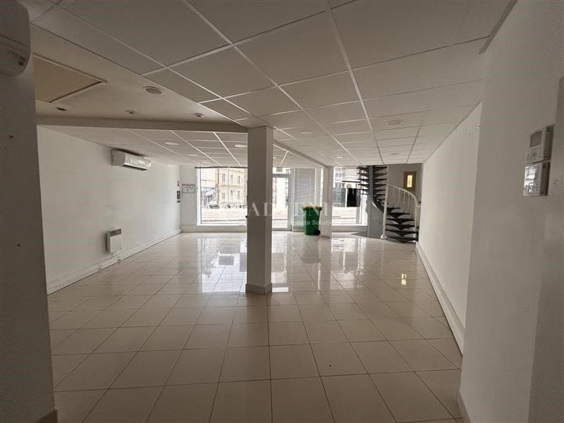 Local commercial · 186 m² · Location — photo 2