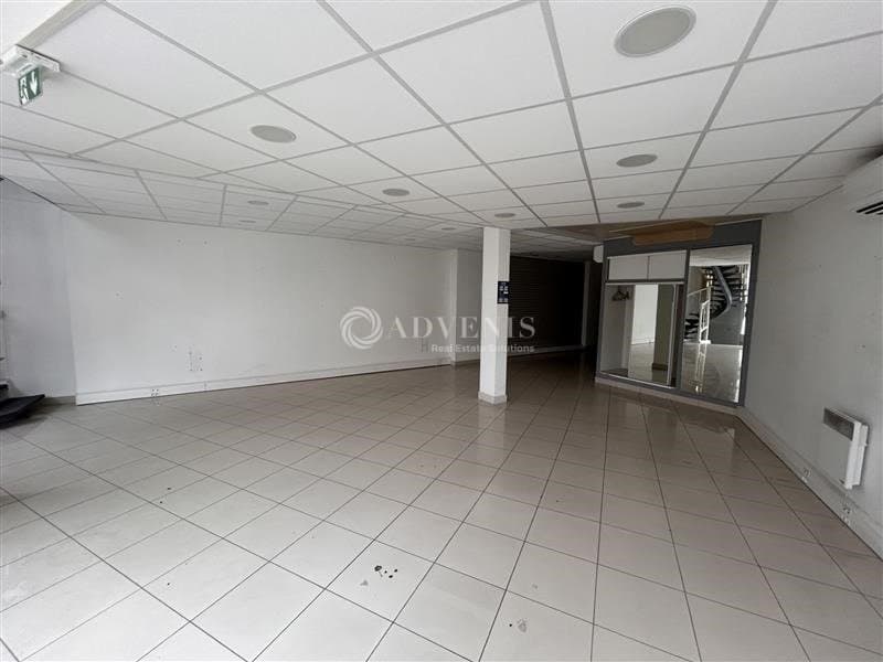 Local commercial · 186 m² · Location — photo 3