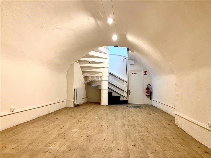Local commercial · 74 m² · Location — photo 3
