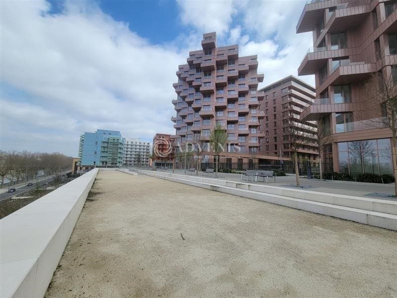 Local commercial · 146 m² · Location — photo 2