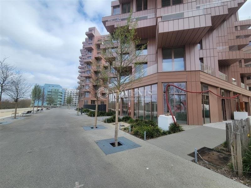 Local commercial · 98 m² · Location — photo 2