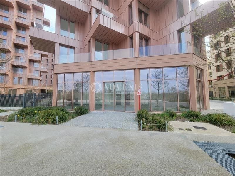 Local commercial · 98 m² · Location — photo 3
